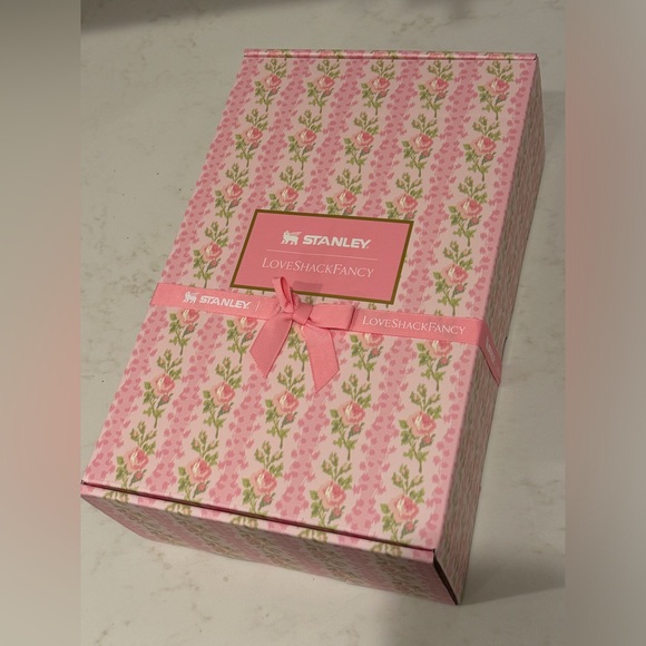 The Stanley x LoveShackFancy Quencher | 40 OZ - Blooming Heirloom NIB - Picture 6 of 8